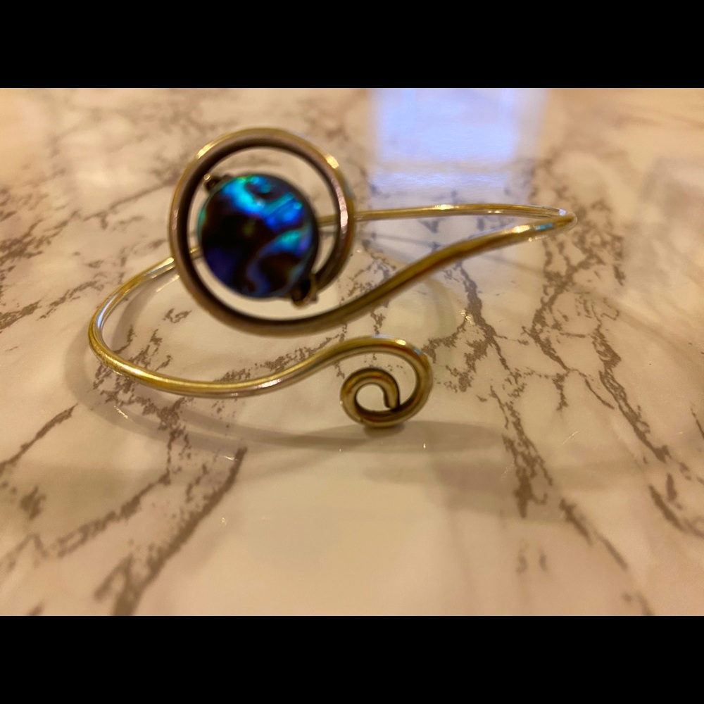 Pretty adjustable bracelet